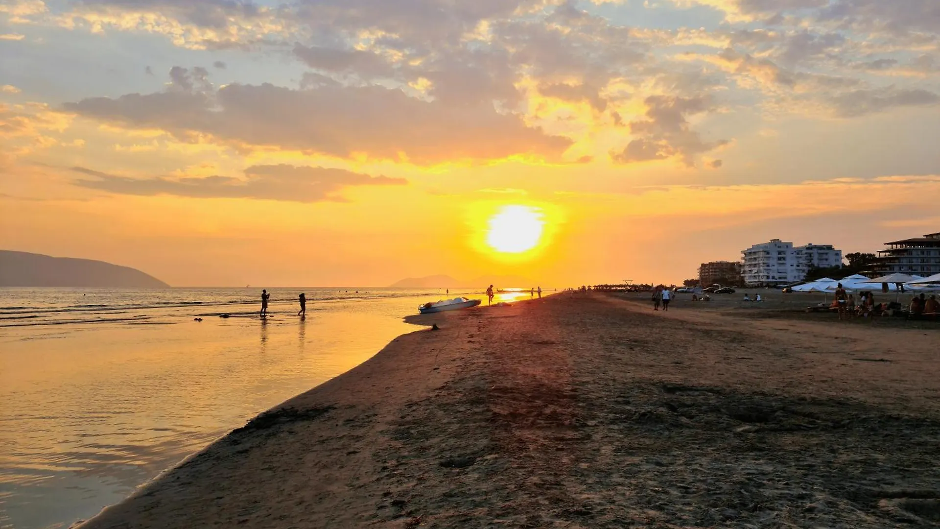 Luxury And Cozy Apartments 150 Meters From The Beach, 750 Meters From Lungo Mare location