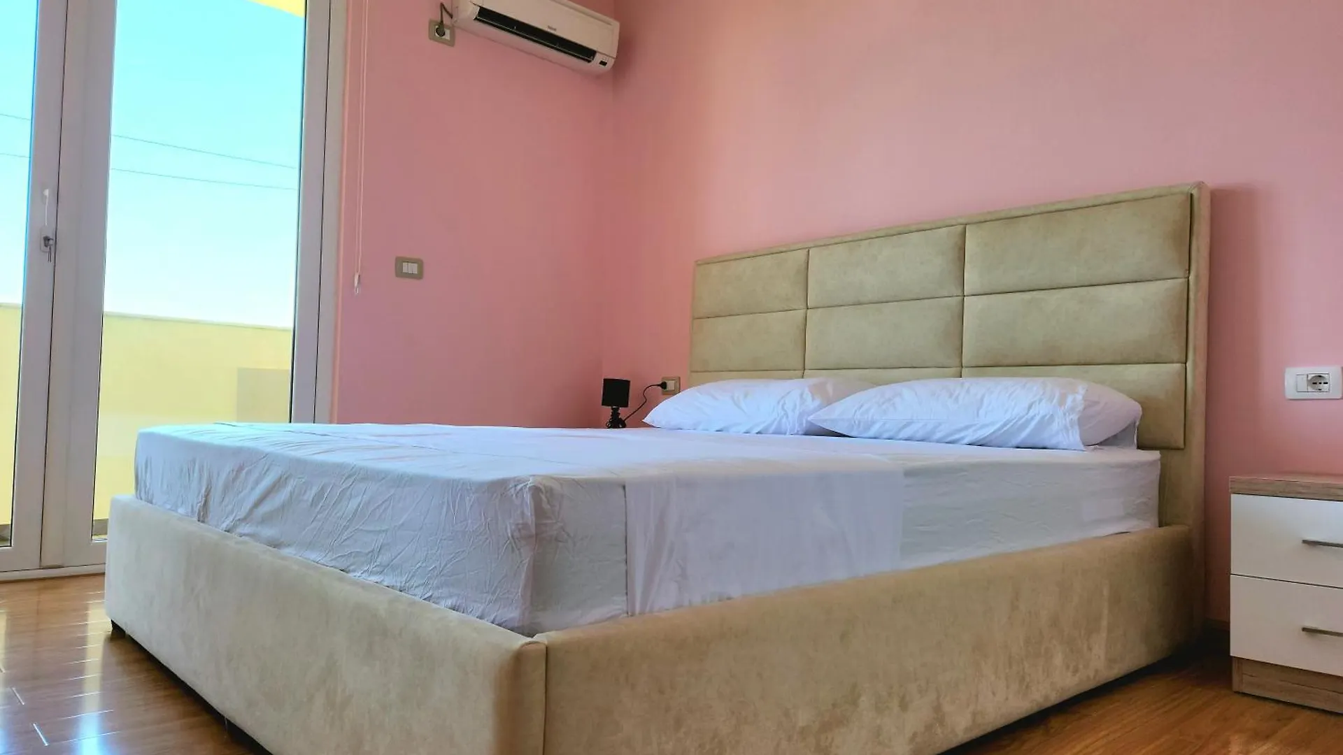 Luxury And Cozy Apartments 150 Meters From The Beach, 750 Meters From Lungo Mare Vlorë