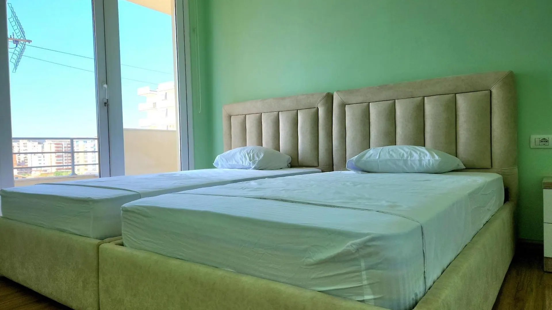 Luxury And Cozy Apartments 150 Meters From The Beach, 750 Meters From Lungo Mare Vlorë